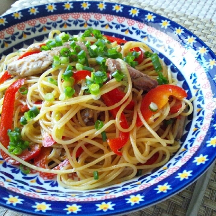 炒めネギが食欲を掻き立てる☆さんまの和風パスタ